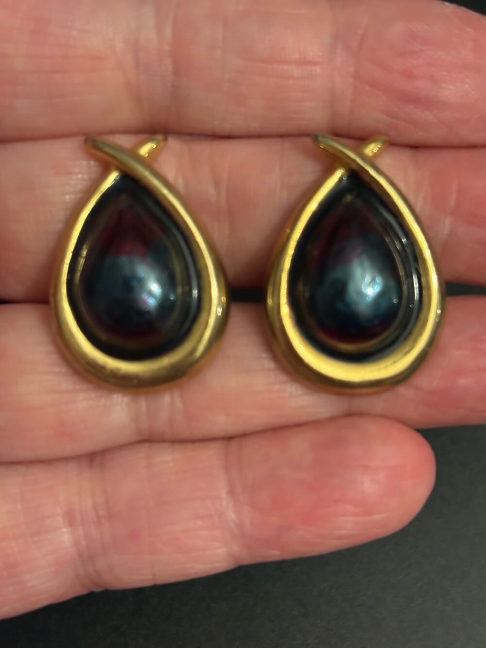 Vintage 1980’s Gold Tone Black Teardrop Pierced Earrings